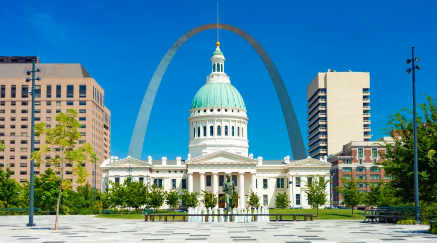 Downtown St. Louis with the Gateway Arch and the Old Courthouse.